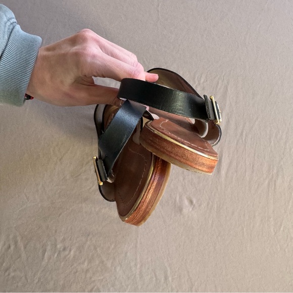 LES TROPEZIENNES HILIANA Crossover flat sandals - Picture 5 of 8